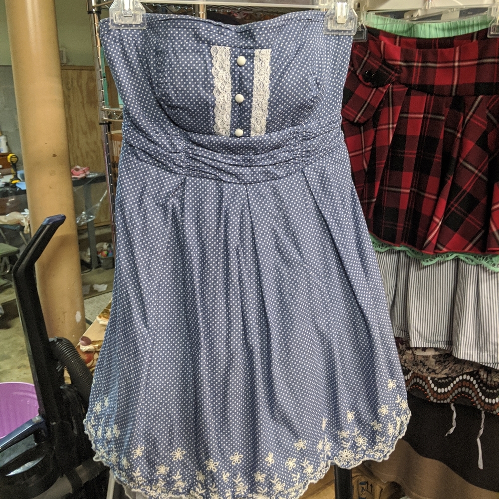 🌛 Strapless blue polka dot dress
